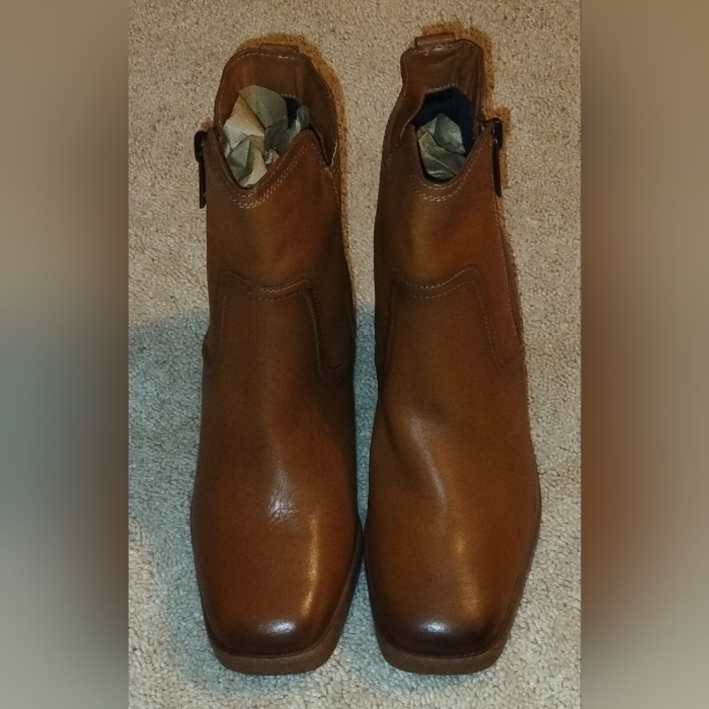 Naturalizer Emmy Block Heel Bootie Brown Almond Leather. 10M New Without Box